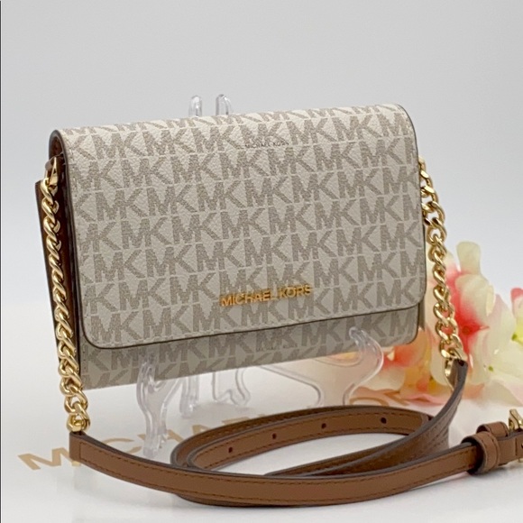 Michael Kors Handbags - MICHAEL KORS MEDIUM MULTIFUNCTION PHONE XBODY VANL